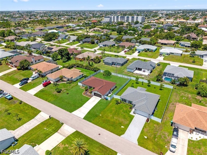 Welcome home to this beautifully remodeled 3-bedroom, 2-bathroom - photo 3