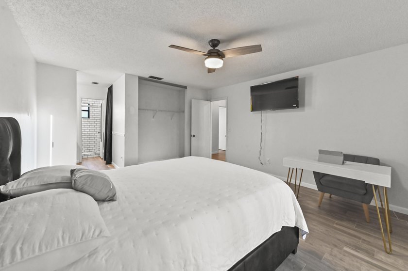 Welcome to 84 Conaskonk Circle in Royal Palm Beach, a bright and - photo 14
