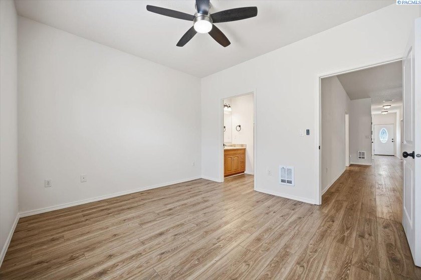 MLS# 292991 Beautifully maintained one-story townhome featuring - photo 21