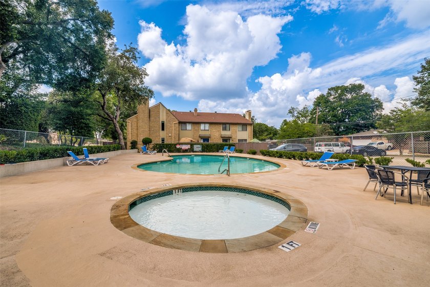 Rare opportunity in Canyon Creek! This spacious tri-level condo - photo 25