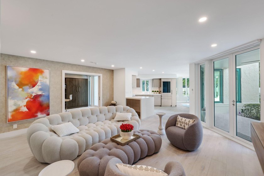 Exquisite, pet-friendly ground-floor walk-out residence in - photo 3