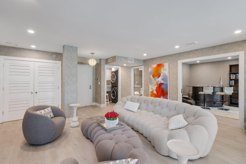 Exquisite, pet-friendly ground-floor walk-out residence in - photo 6