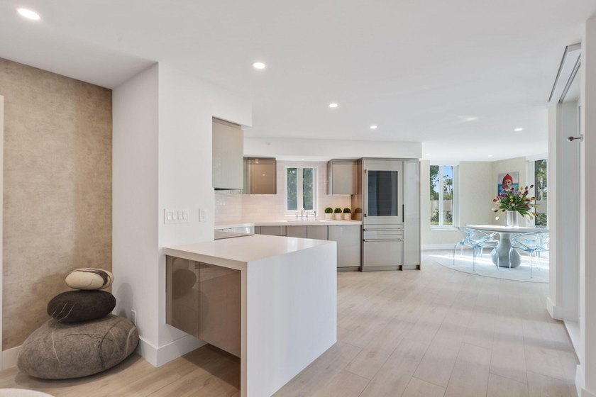 Exquisite, pet-friendly ground-floor walk-out residence in - photo 10