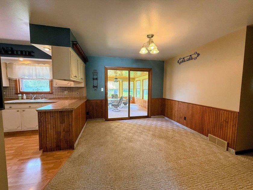 Well-maintained rambler offering 4+ bedrooms and 2.5 baths with - photo 11