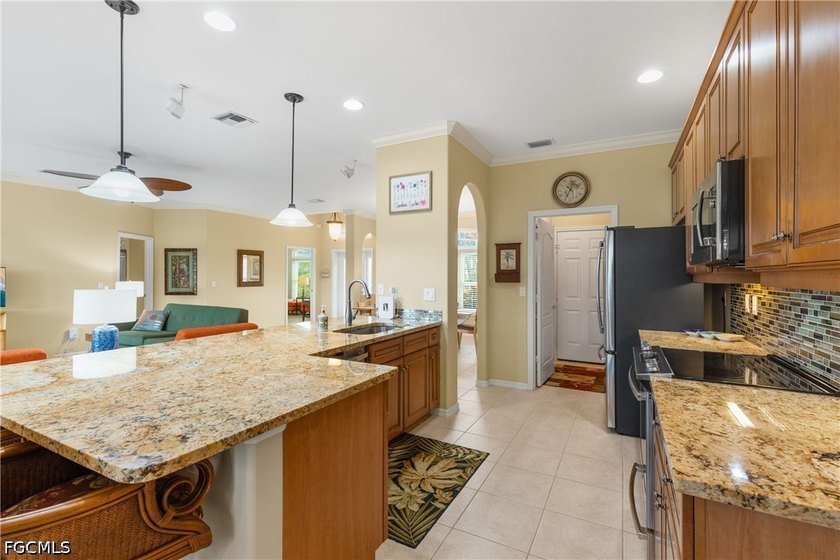 Stunning lakefront pool home in the remarkable gated community - photo 6
