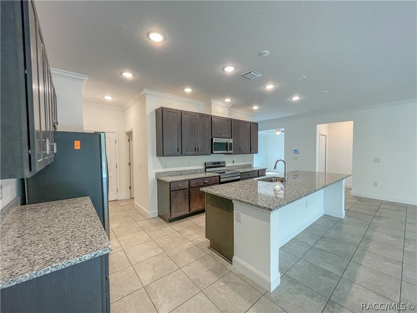 Move-in ready and situated on a desirable corner double lot - photo 11