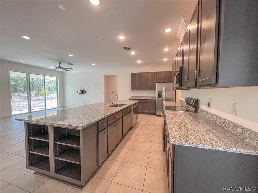 Move-in ready and situated on a desirable corner double lot - photo 13
