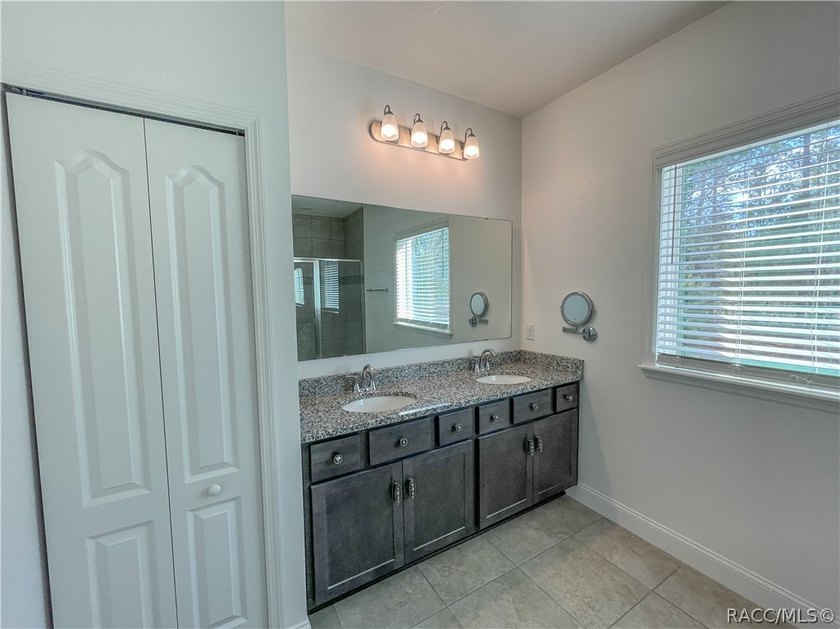 Move-in ready and situated on a desirable corner double lot - photo 19
