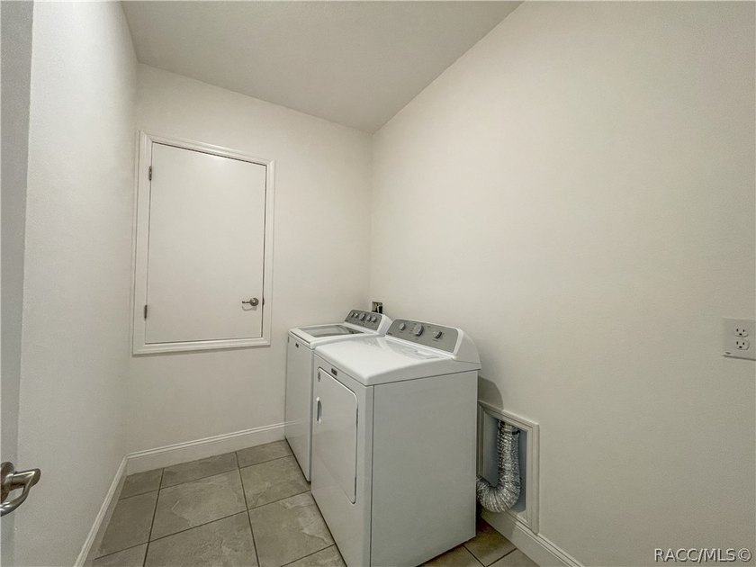 Move-in ready and situated on a desirable corner double lot - photo 29