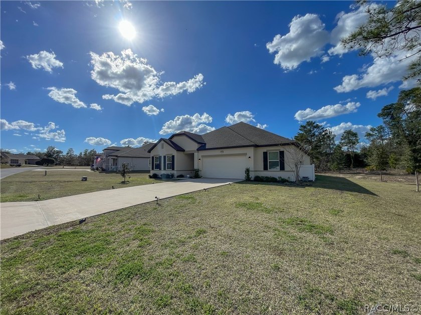 Move-in ready and situated on a desirable corner double lot - photo 37