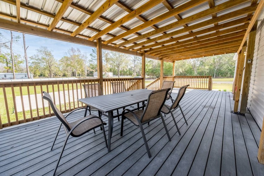 Welcome home to this immaculate, like-new residence that has - photo 16