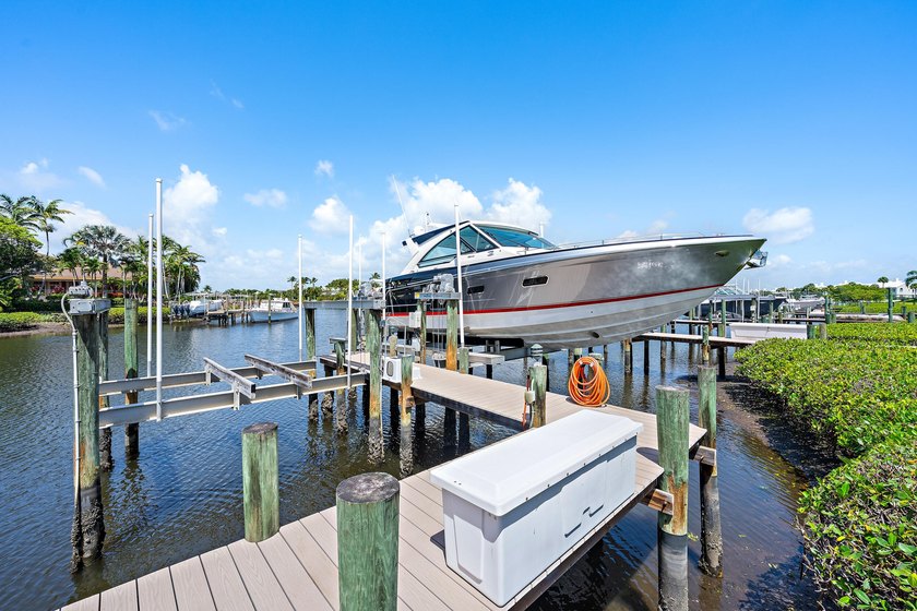 Beautifully updated harbor home in the prestigious Admirals Cove - photo 16