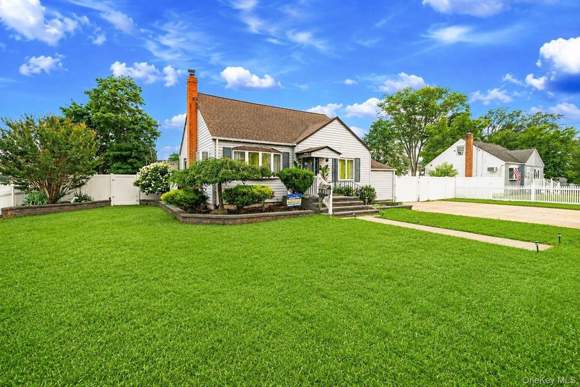 Welcome to this beautifully maintained Expanded Cape nestled in - photo 3