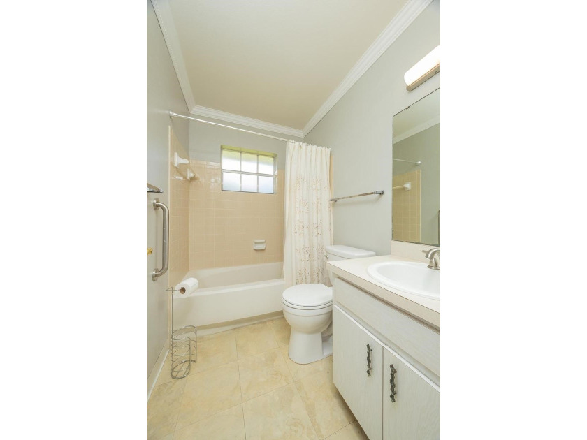 Welcome to this beautifully maintained family home offering - photo 33