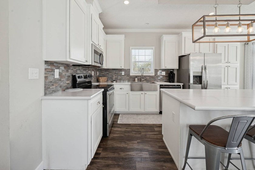 Welcome home to this immaculate, like-new residence that has - photo 39