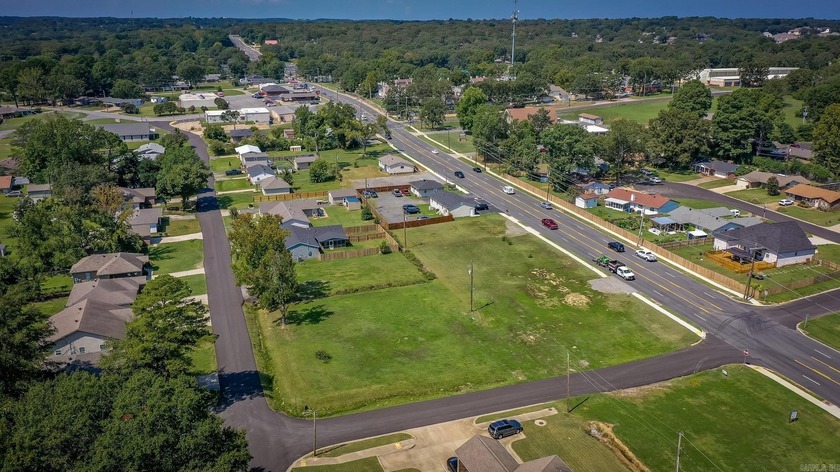 Prime Commercial Lot on High-Traffic Kiehl Avenue! Endless - photo 5