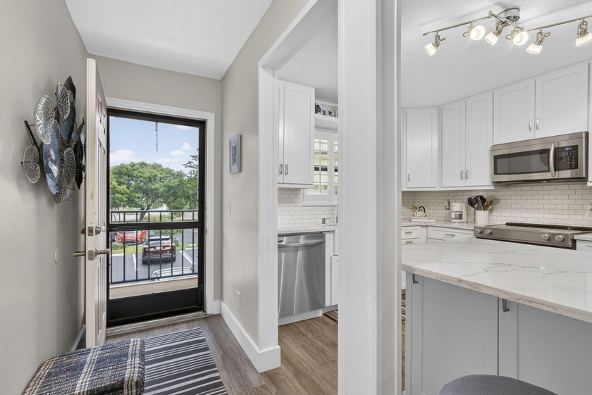 Beautifully fully renovated 2-bedroom, 2-bath condo situated in - photo 5