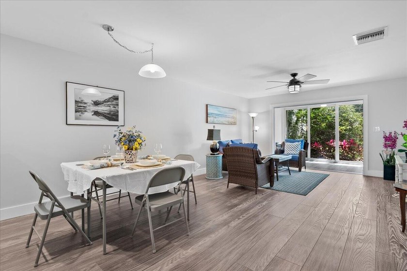 Stunning, fully updated modern unit in Golden Lakes Village - - photo 8