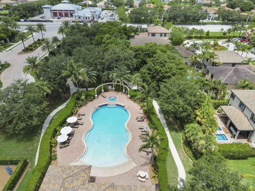 Welcome to 8899 Willow Cove Lane, a beautifully designed - photo 29
