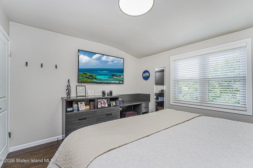 Welcome to this beautifully updated single-family townhouse in - photo 29