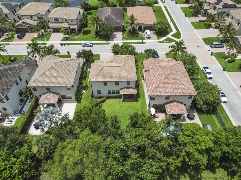 Welcome to 8899 Willow Cove Lane, a beautifully designed - photo 32