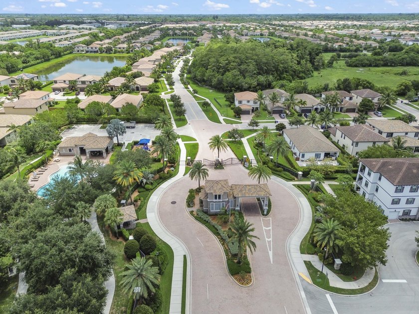 Welcome to 8899 Willow Cove Lane, a beautifully designed - photo 34