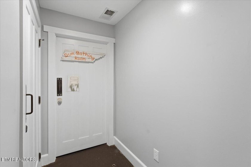 Secure housing before the fall semester! This first-floor - photo 35