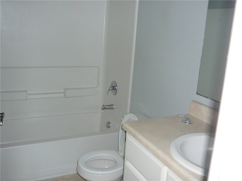 Discover an unparalleled lifestyle at Overlook Condominiums, a - photo 12