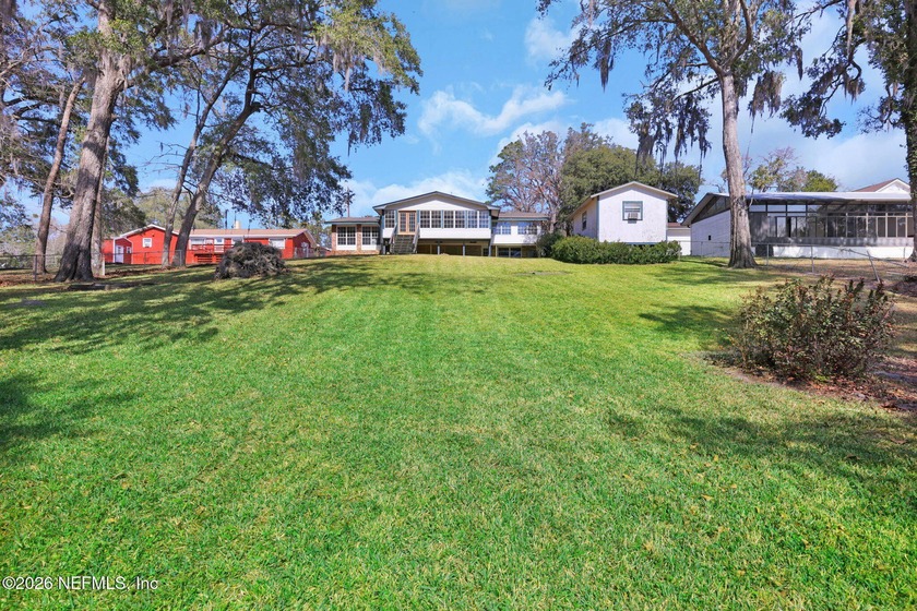 ''Live Your Lifestyle''. Stunning lakefront house on high - photo 2