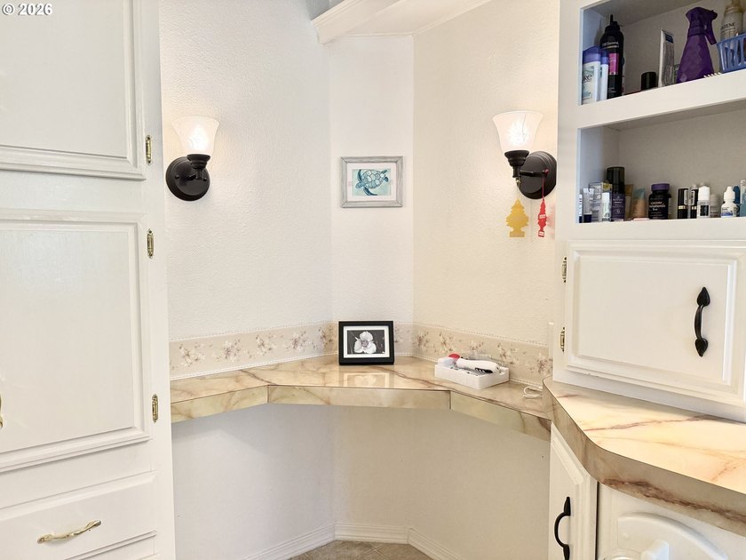 EXCELLENT CONDITION! 1984, 924 sq ft 2 bed, 2 bath manufactured - photo 17