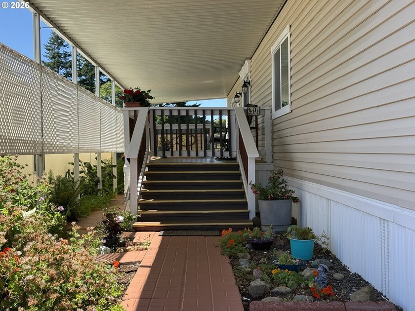 EXCELLENT CONDITION! 1984, 924 sq ft 2 bed, 2 bath manufactured - photo 35