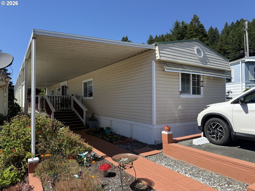 EXCELLENT CONDITION! 1984, 924 sq ft 2 bed, 2 bath manufactured - photo 36