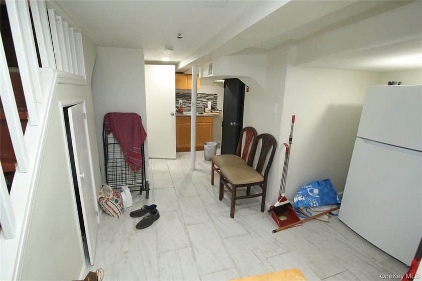 **Location! Location! Location!** This newly renovated large - photo 36