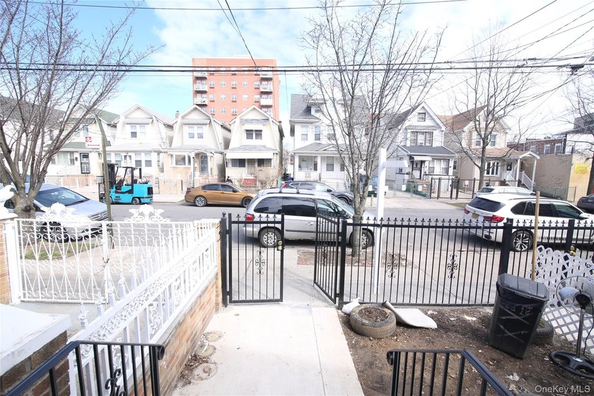 **Location! Location! Location!** This newly renovated large - photo 50