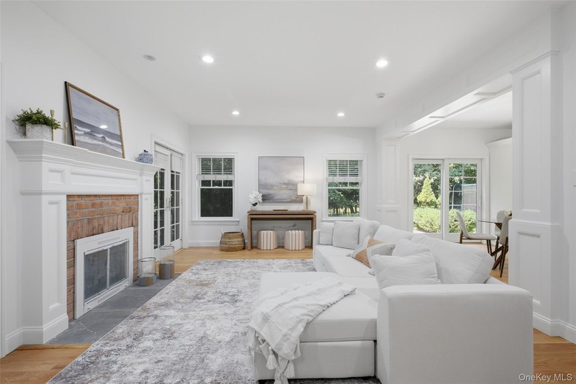 Welcome to this beautifully renovated Colonial in the - photo 4