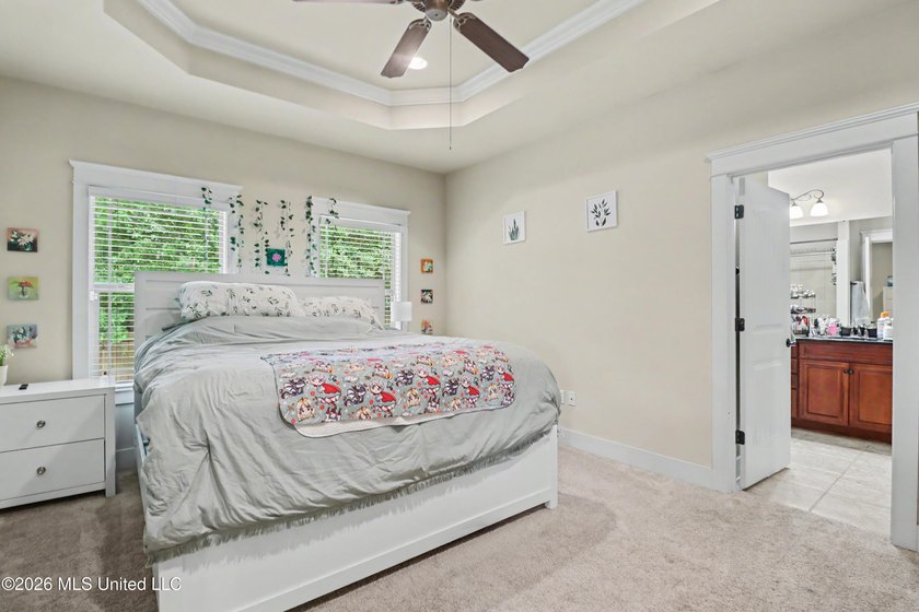 Awesome 4-bedroom, 2-bath home conveniently located directly - photo 13