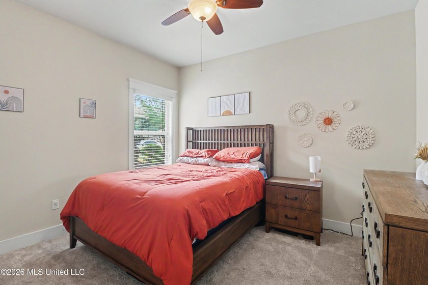 Awesome 4-bedroom, 2-bath home conveniently located directly - photo 20