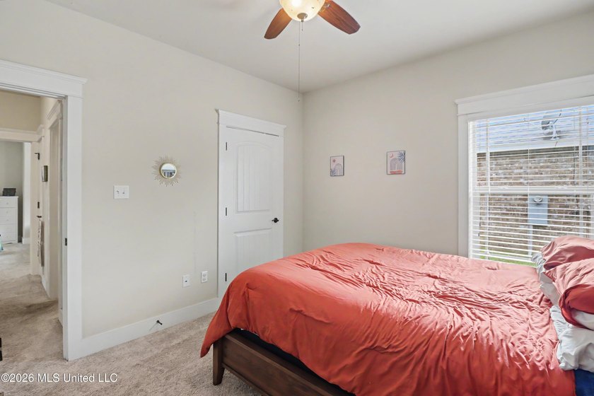 Awesome 4-bedroom, 2-bath home conveniently located directly - photo 21