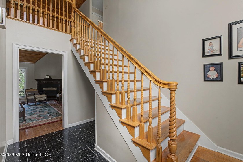 Welcome to this spacious and well-maintained home offering - photo 26