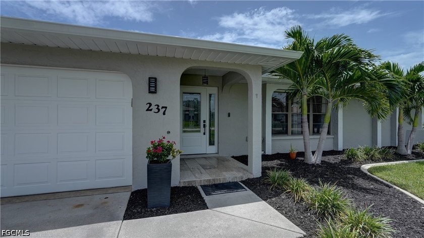 Welcome to your dream home in Cape Coral! This stunning - photo 4