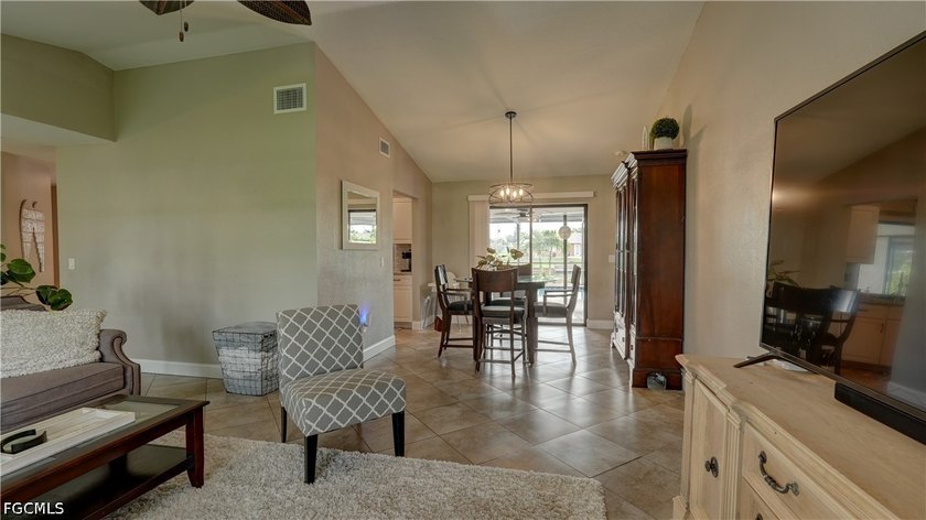 Welcome to your dream home in Cape Coral! This stunning - photo 7