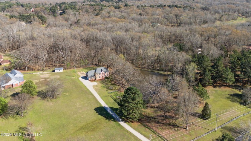 Welcome to this spacious and well-maintained home offering - photo 40