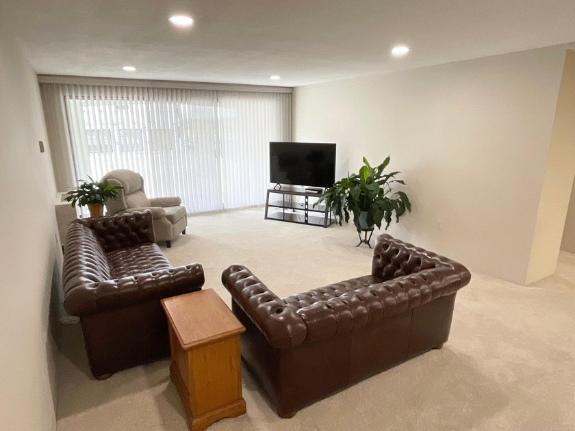 Stunning main floor 2-bedroom, 2-bath condominium in the Austin - photo 3