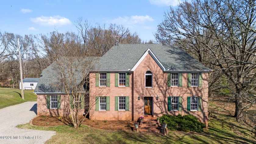 Welcome to this spacious and well-maintained home offering - photo 45