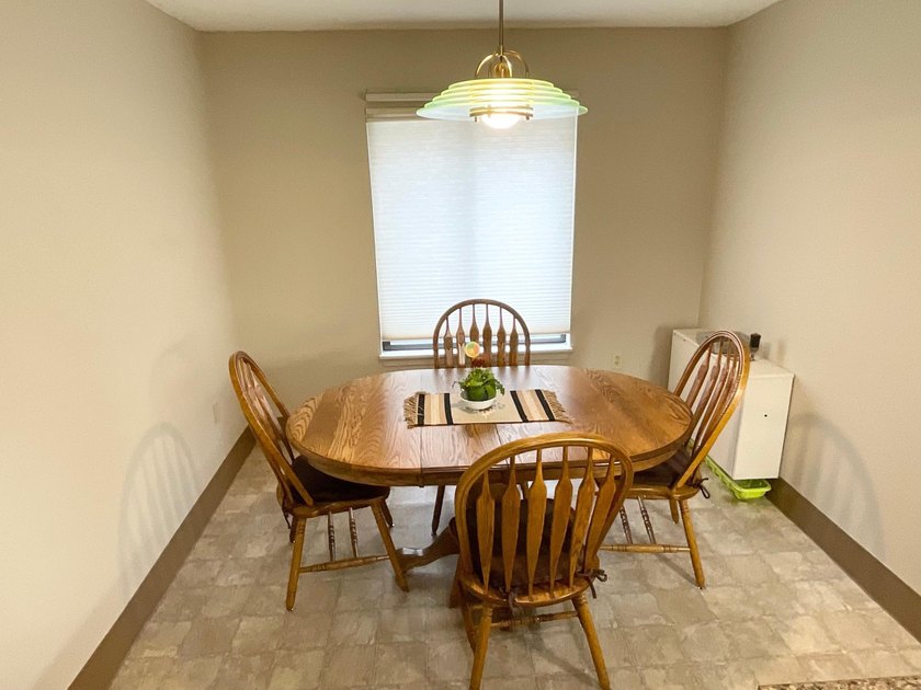 Stunning main floor 2-bedroom, 2-bath condominium in the Austin - photo 8