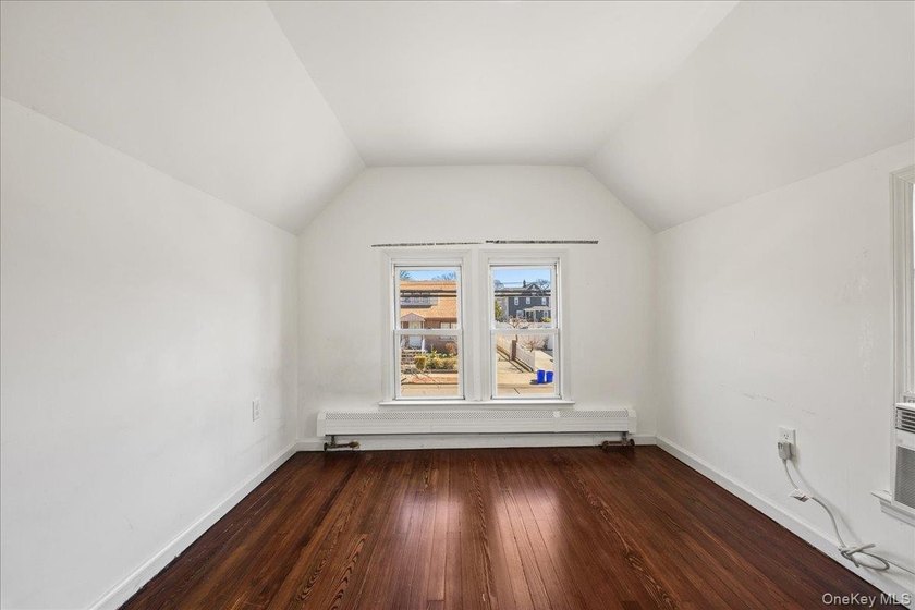 Move-in ready home on a quiet Freeport block! Features bright - photo 14