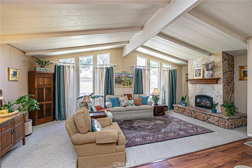 Updated &amp; Move-In Ready! This beautifully maintained 2-bedroom - photo 5