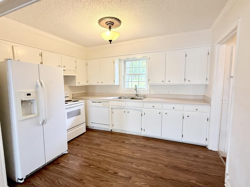 This waterfront home sits on Pickwick Lake. With 119 ft of - photo 4