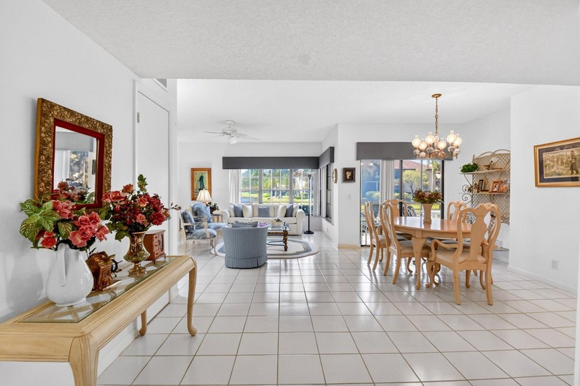 Welcome home to this beautifully maintained first floor condo - photo 6