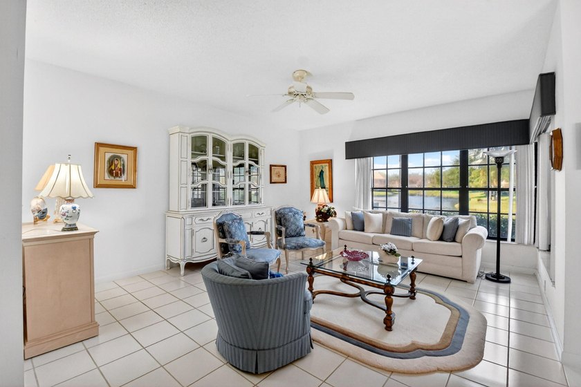 Welcome home to this beautifully maintained first floor condo - photo 9